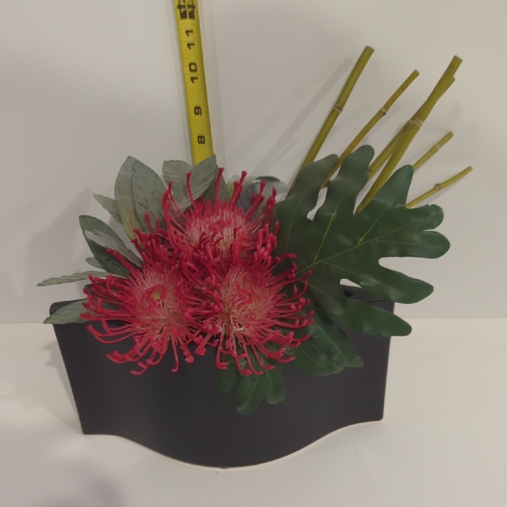 Elegant Red Floral Arrangement in Black Vase